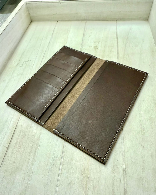 Leo's Long Wallet